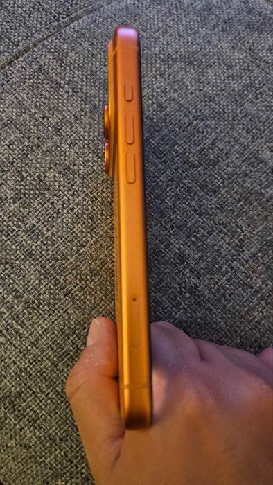 iPhone 17 pro orange