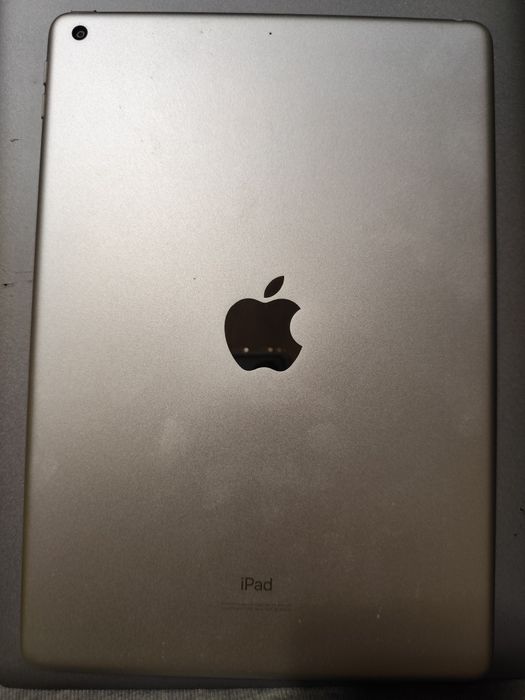 Продавам iPad 7-ма генерация 32GB