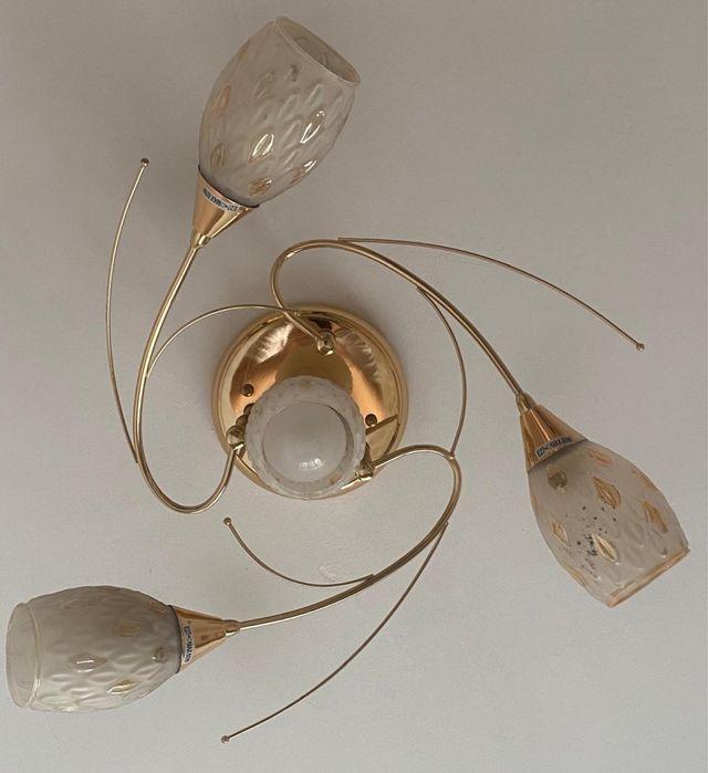 Люстра  б/у в рабочем состоянии