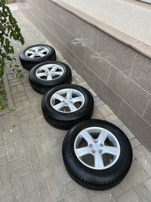 Комплект дисков Тойота с зимней резиной 215/65/16