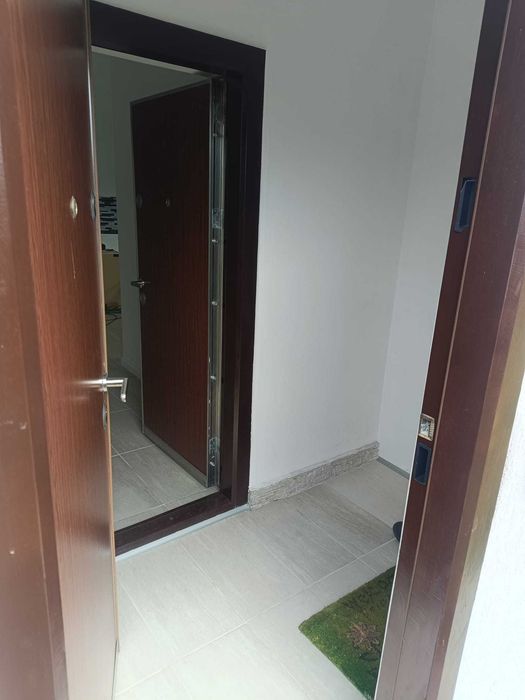 De inchiriat apartament cu 3 camere nemobilat langa Freya cu gradina si intrare separata ideal si pt activitate comerciala