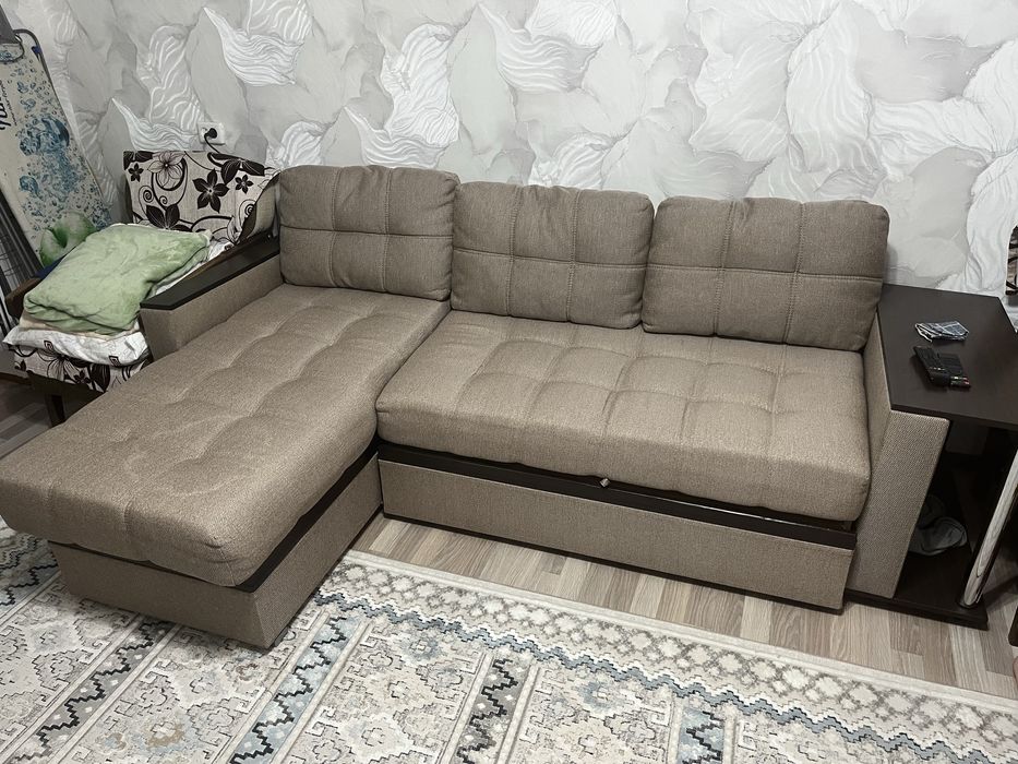 Продам диван с двумя креслами