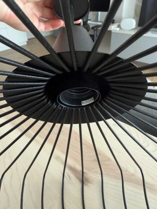 Lustra neagra din metal, design modern