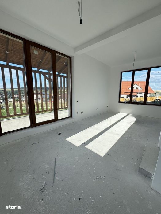 Casa individuala, 4 camere, 120 mp utili, teren liber 702 mp, Chinteni
