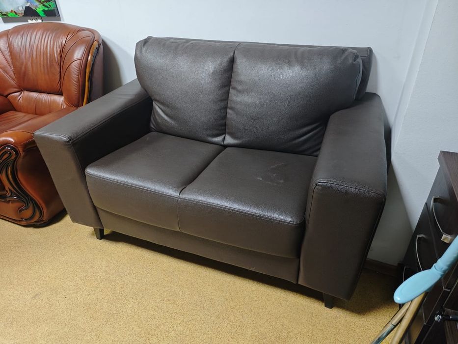 Продам мебель шкаф и диван