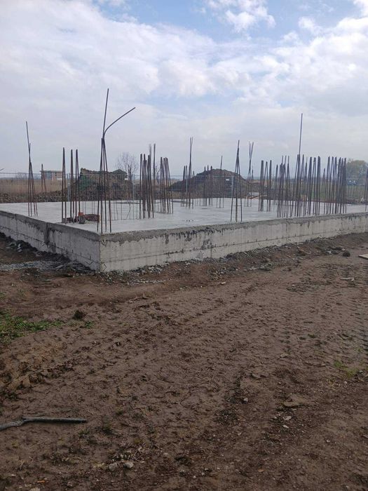 Двуетажна къща в село Златититрап