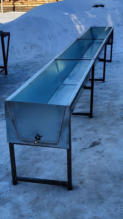 Hranitoare porci, Valau, Adapatoare animale Iesle fan Iesle baloti. Hranitoare pentru porci, iesle oi, echipamente zootehnie