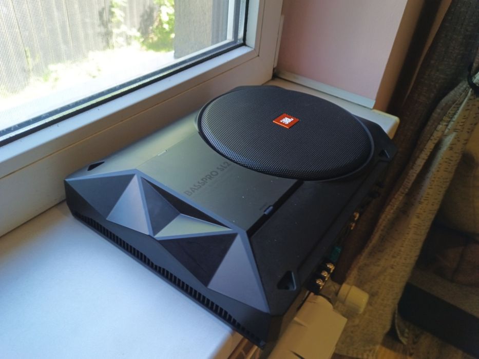 Subwoofer auto JBL basspro SL 2