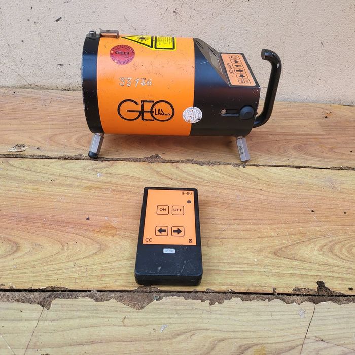 Nivelă laser pentru canalizare GEO KL - 90L