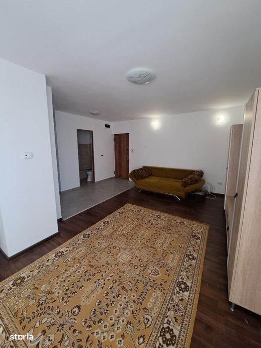 De inchiriat Apartament 3 camere situat in zona Centru.