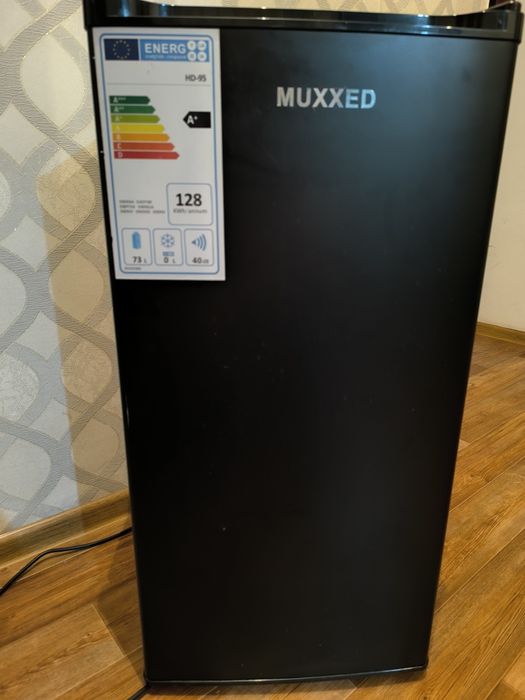 Продам мини холодильник Muxxed