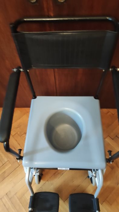 2 в 1 Тоалетен стол и количка