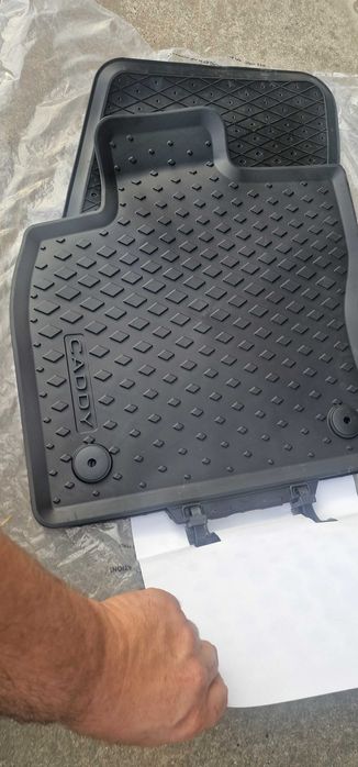 WV CADDY 2020-2025-Оргинални гумени стелки