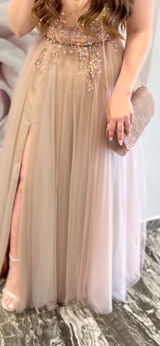 Дълга официална рокля – абитуриентска, нежна и стилна