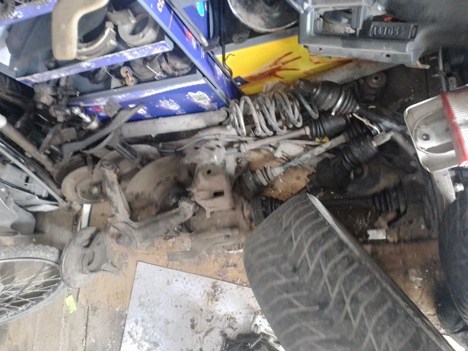 Bmw e30 запчасти продам