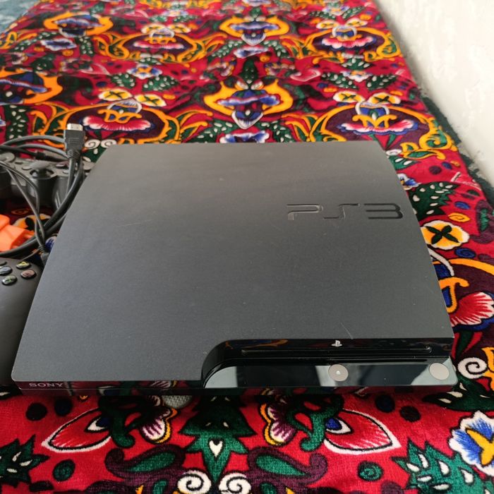 Ps3 sotalidi holati yaxshi bir qoʻl ishlatilgan oʻyinlari bor