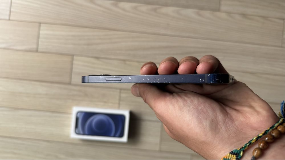 Black Iphone 12 - 64GB