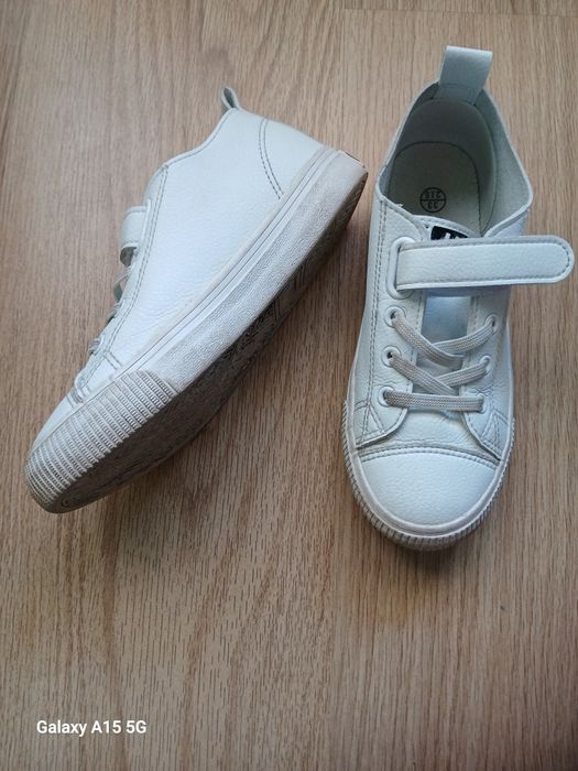 Детски  бели обувки