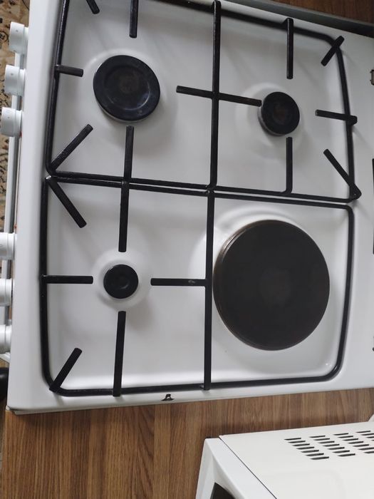 Продам газ плиту