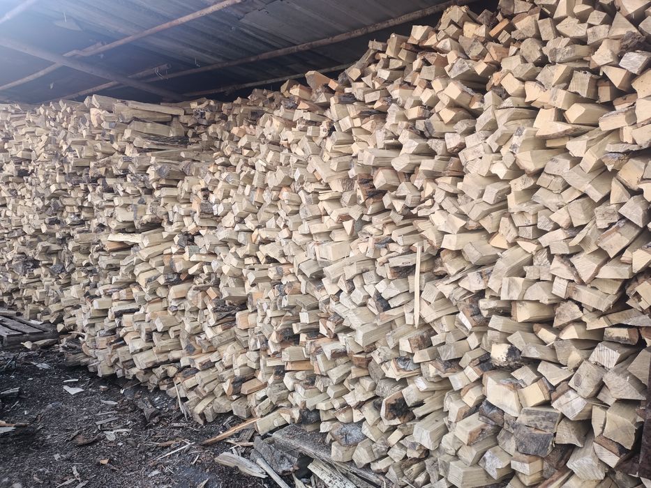 Уголь и дрова в мешках