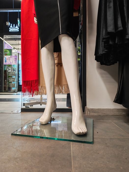 Manechin Dama Imbracaminte Magazin