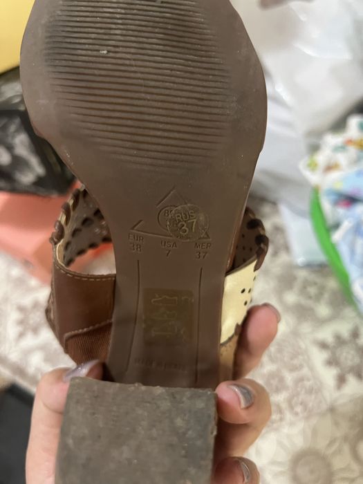 Продам обувь босоножки