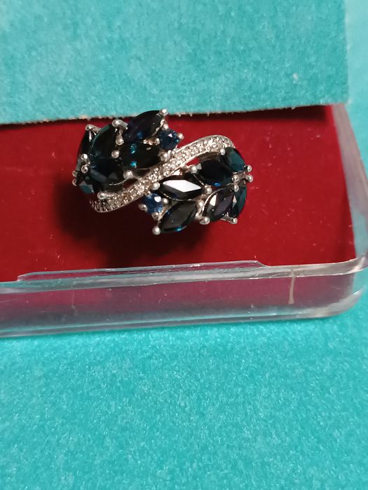 Продам два кольца на выбор: рубиновое и сапфировое