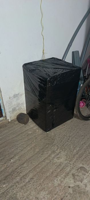 Vând frigider seria AF125M40w