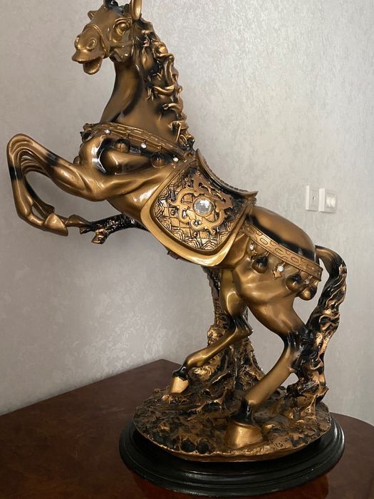 kompyuter, nastolniy nabor. Suviner At haykeli satiladi