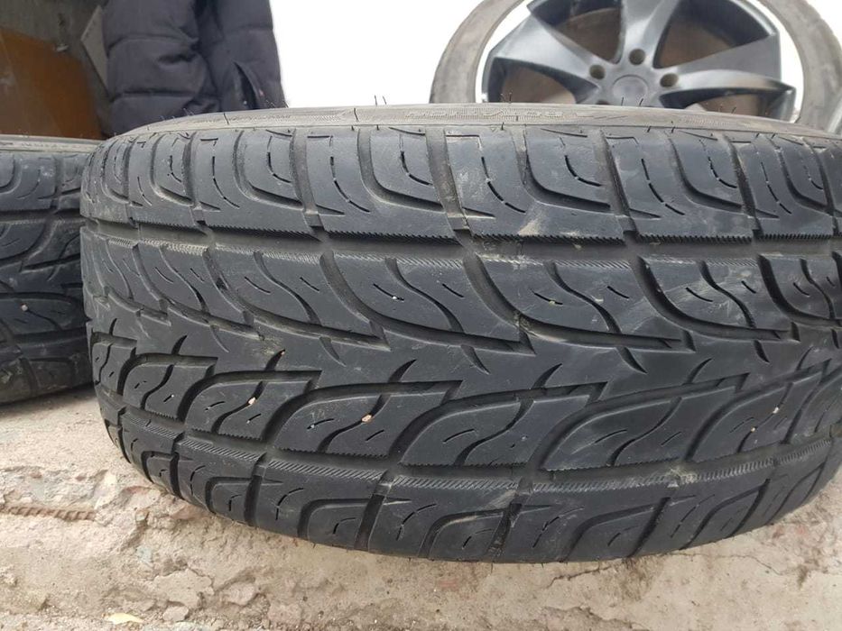 Комплект дисков с шинами Audi Q7 275/45/20.