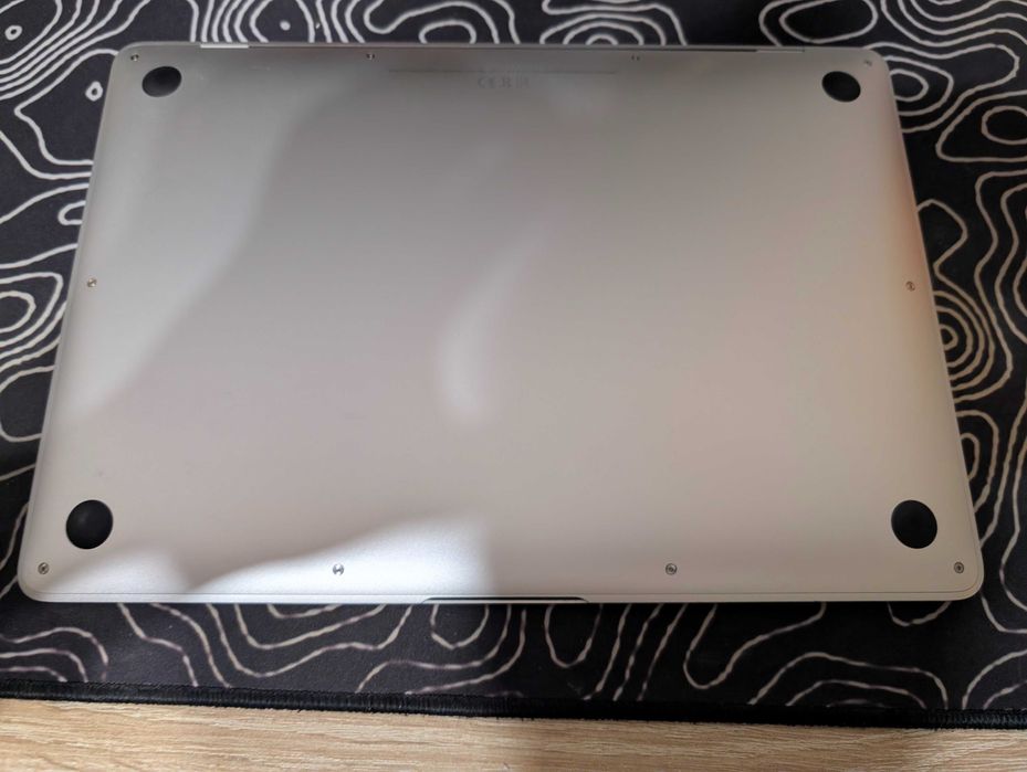 MacBook Air M1 8/256 неработещ дисплей