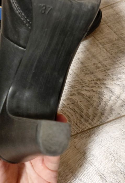 Продам офисные туфли Marko tozzi