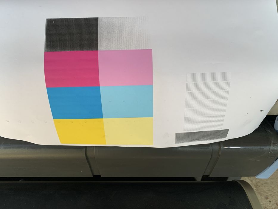 Vând HP DesignJet 500 – model C7770B, varianta de 42 inch