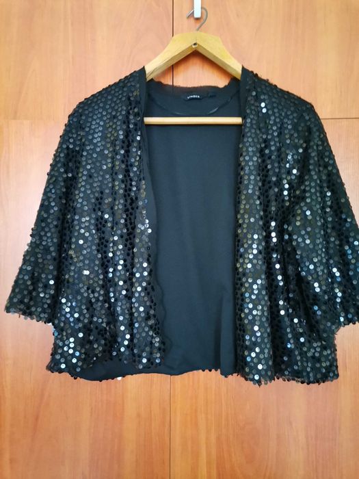 Елегантно Сако, добавям и поли, на разпродажба!