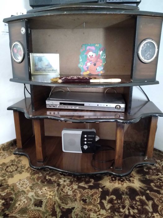 Подставка сатылады. Бахасы 100000. Агашы беккем