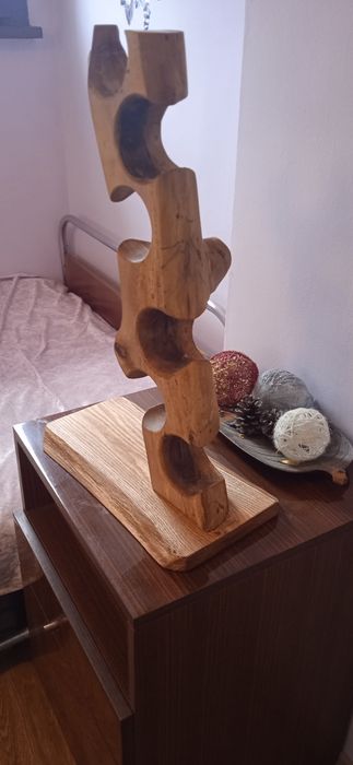 Стойка за вино  шест и три ботилки