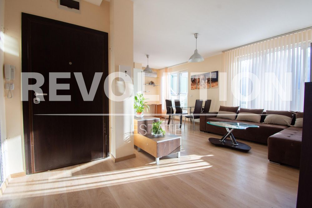 Дава се под наем Четиристаен апартамент в София, Младост 1А - 150 кв.м за 1000 € - Снимка #2