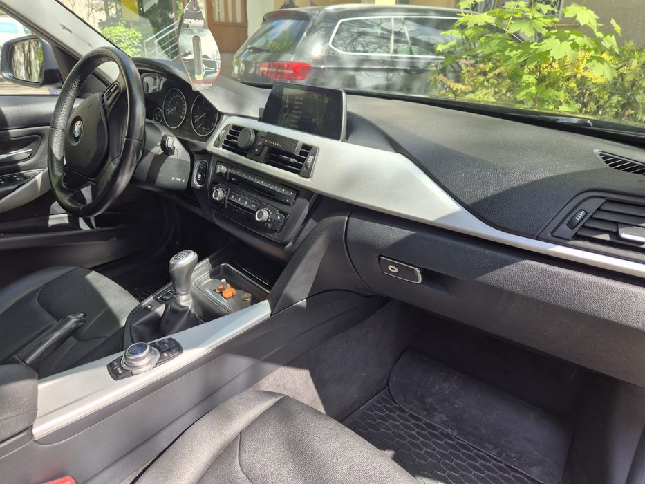 BMW Seria 3 - an 2013, 200000km