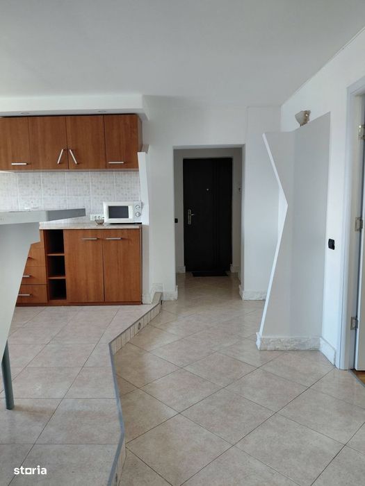 Apartament 3 camere, etaj 7, cu balcon