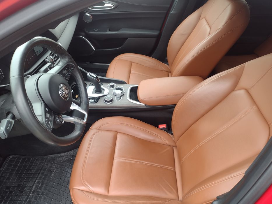 Топ състояние Alfa Romeo Giulia 2.0 Ti RWD