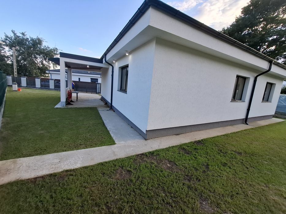 Casa parter 4 camere  la cheie Stefanestii Noi lângă Primărie, str.  Veseliei