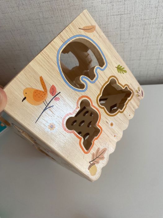 Сензорен дървен куб за двигателни умения - 8 в 1, монтесори