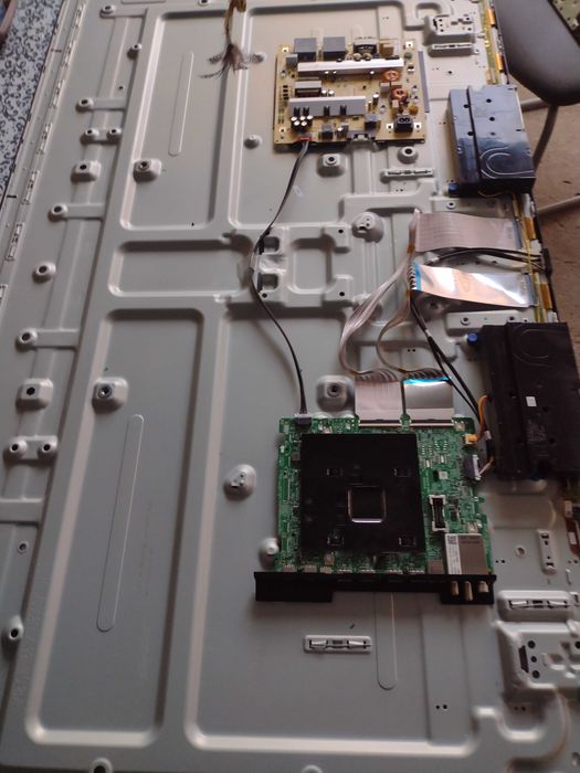 Samsung QE65Q70TAT display crapat