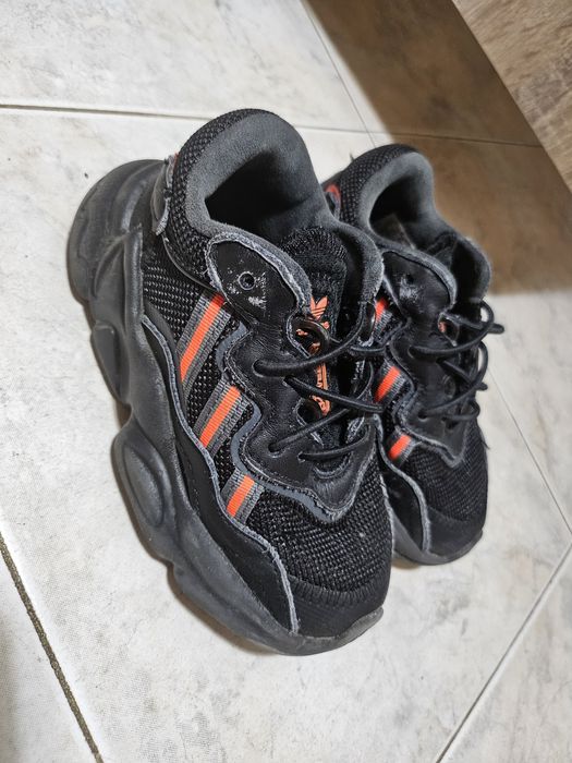 боти маратонки сандали пантофки