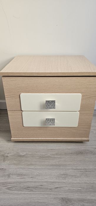 Продам комод с тумбочкой