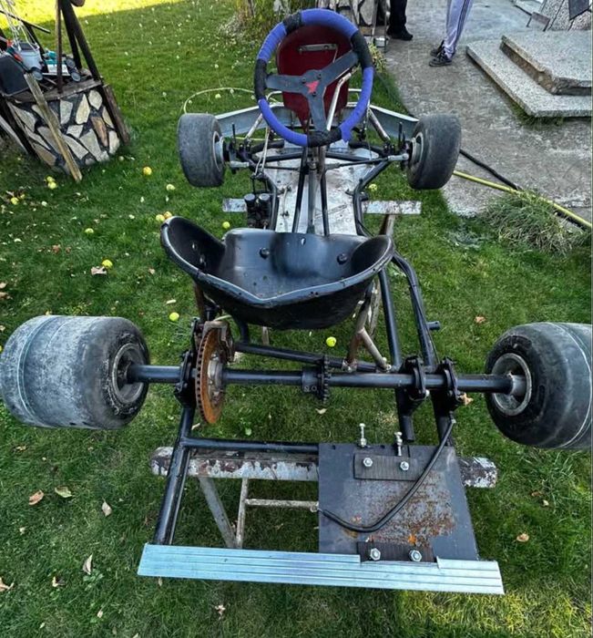 Продавам картинг - основа