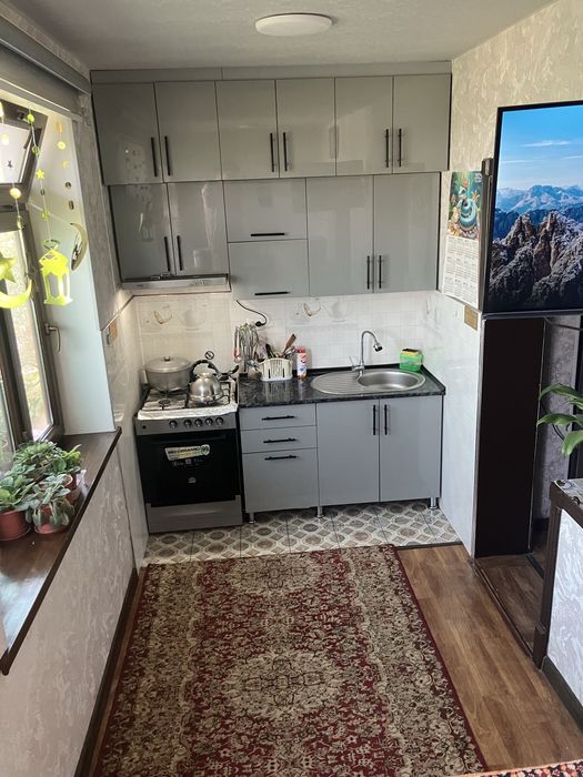 Продается 3/3/5 Сергели-4 балкон 2*6 хороший ремонт