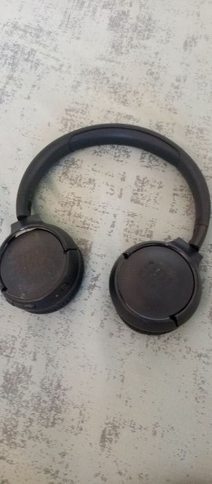 Продаю наушники JBL