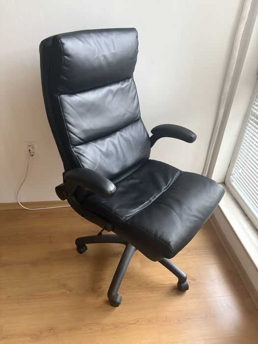 Офис стол като ков