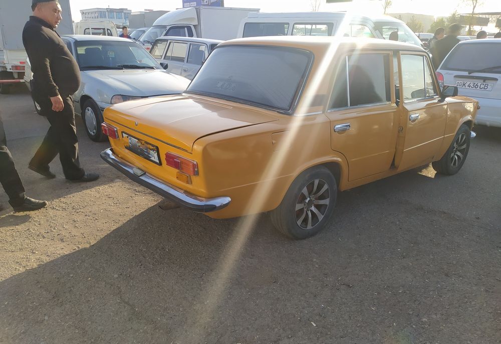 Vaz 21013 sotiladi faqat naxtga narxini kelishamiz